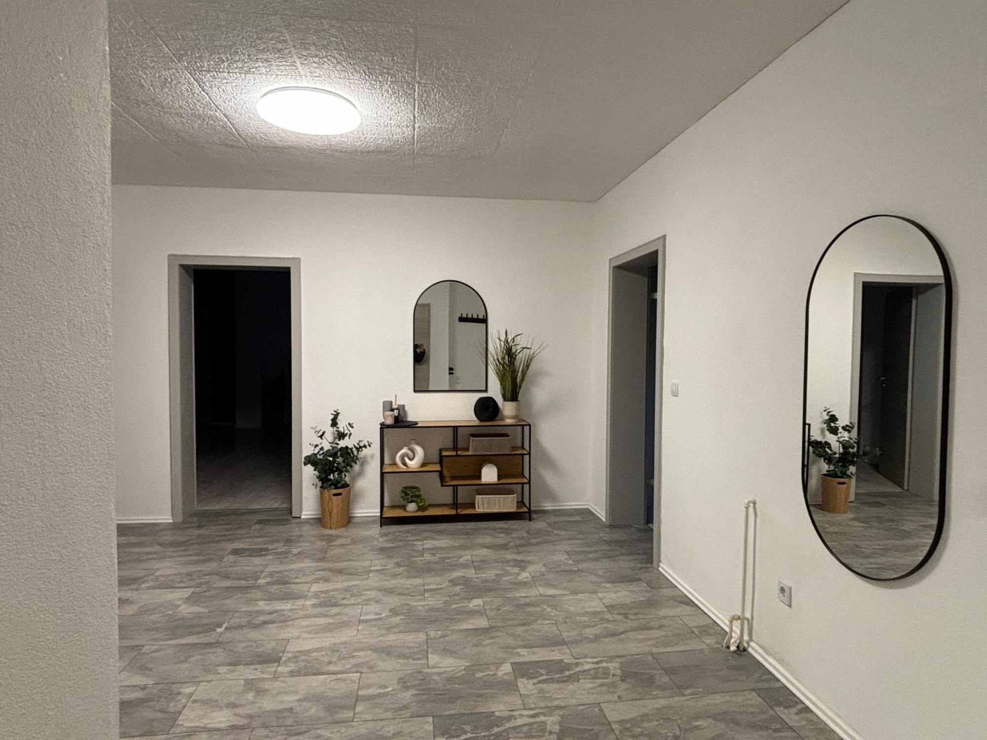 140Qm - 4 Zimmer- Parkplatz - Autobahn - Blauer See - Mallibase Apartments Garbsen Εξωτερικό φωτογραφία