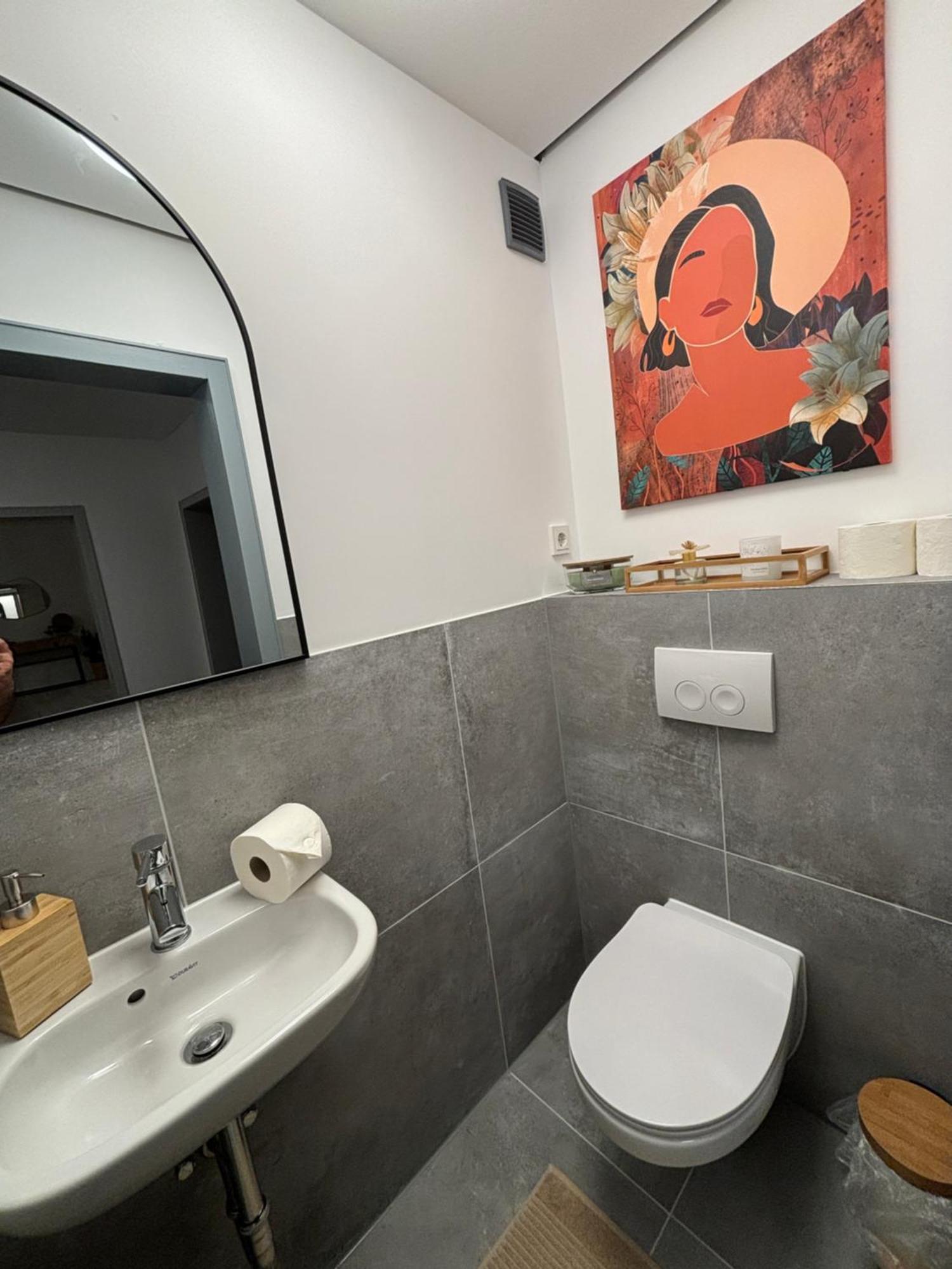140Qm - 4 Zimmer- Parkplatz - Autobahn - Blauer See - Mallibase Apartments Garbsen Εξωτερικό φωτογραφία