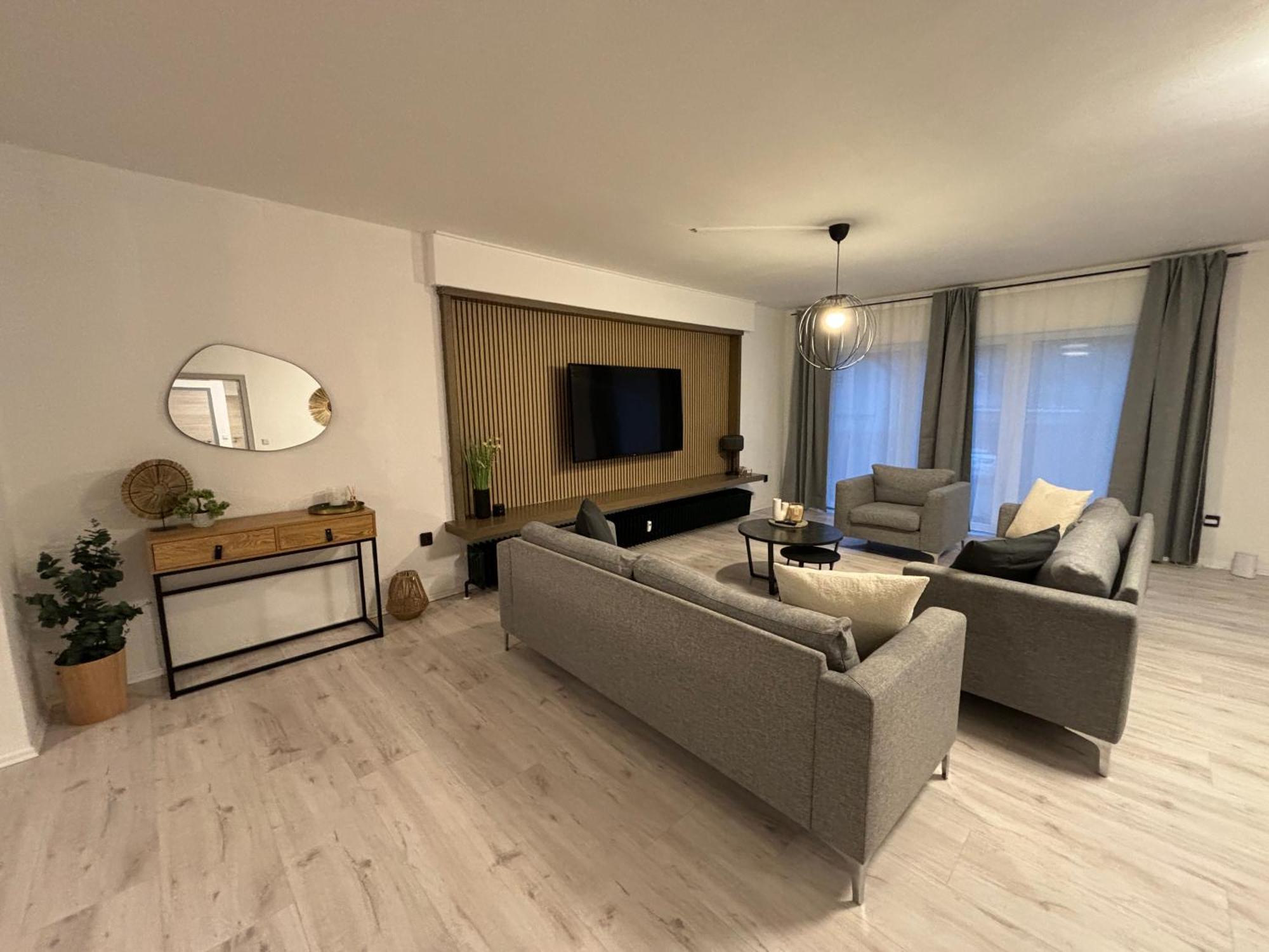 140Qm - 4 Zimmer- Parkplatz - Autobahn - Blauer See - Mallibase Apartments Garbsen Εξωτερικό φωτογραφία