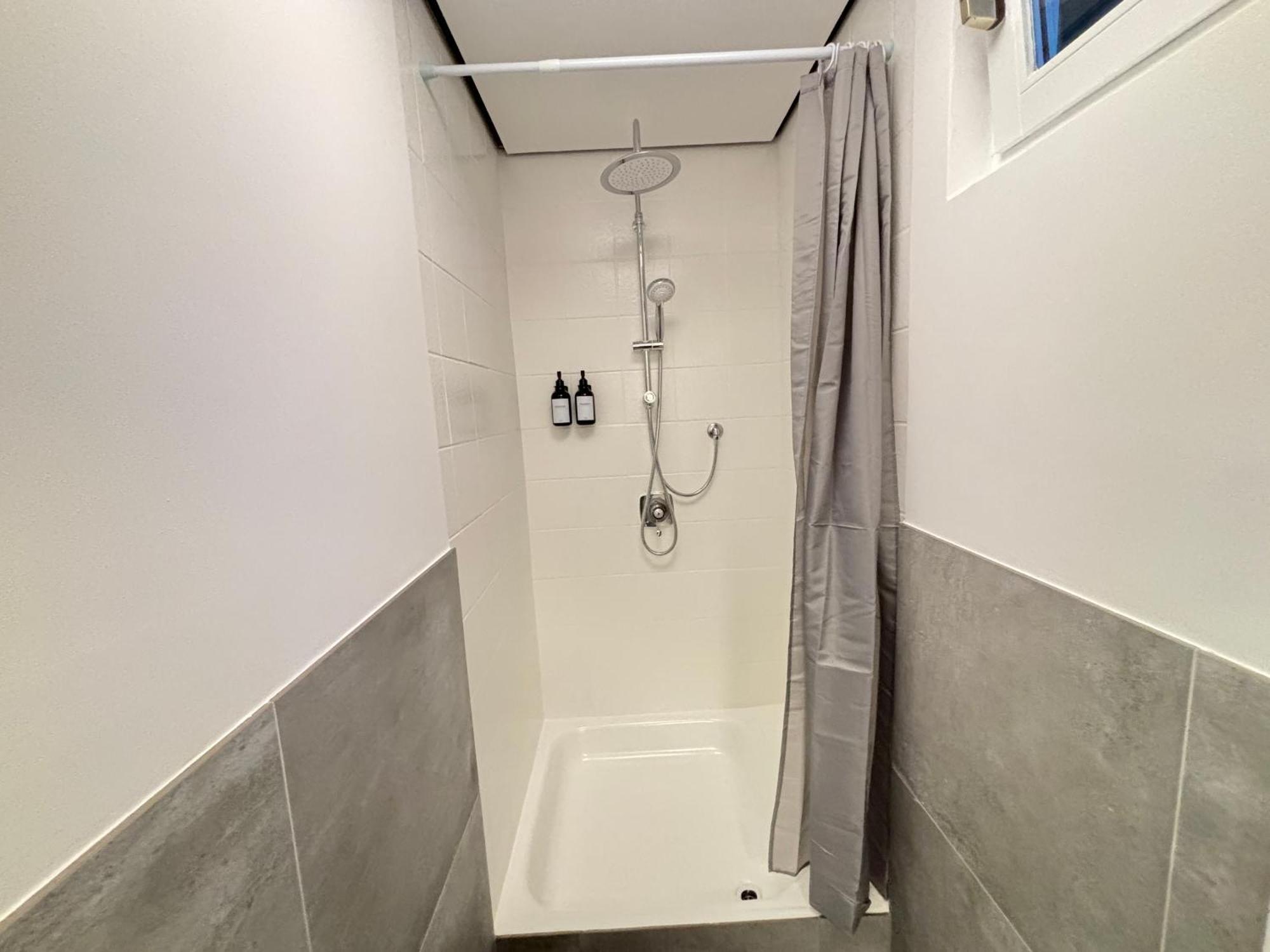 140Qm - 4 Zimmer- Parkplatz - Autobahn - Blauer See - Mallibase Apartments Garbsen Εξωτερικό φωτογραφία
