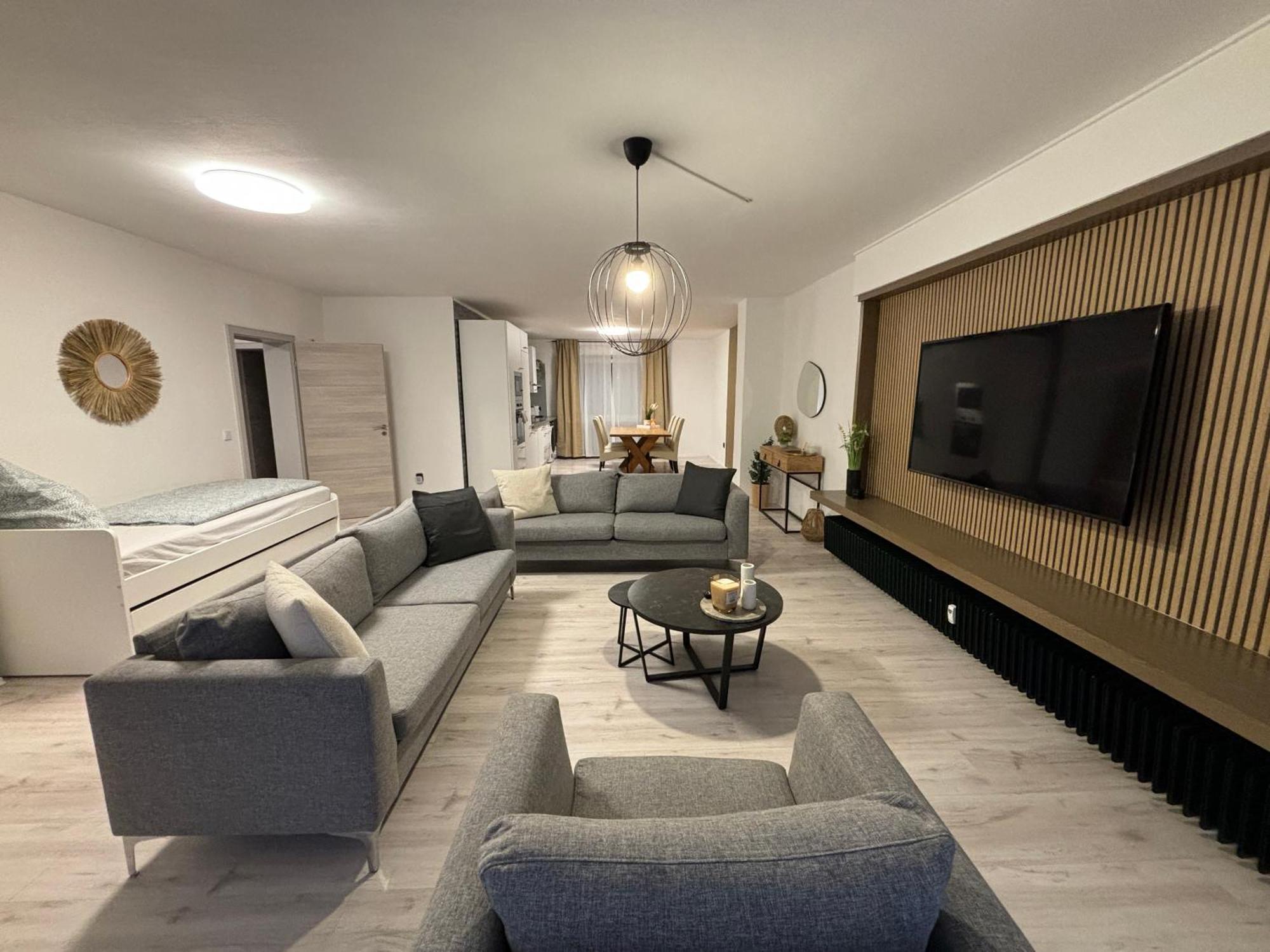 140Qm - 4 Zimmer- Parkplatz - Autobahn - Blauer See - Mallibase Apartments Garbsen Εξωτερικό φωτογραφία
