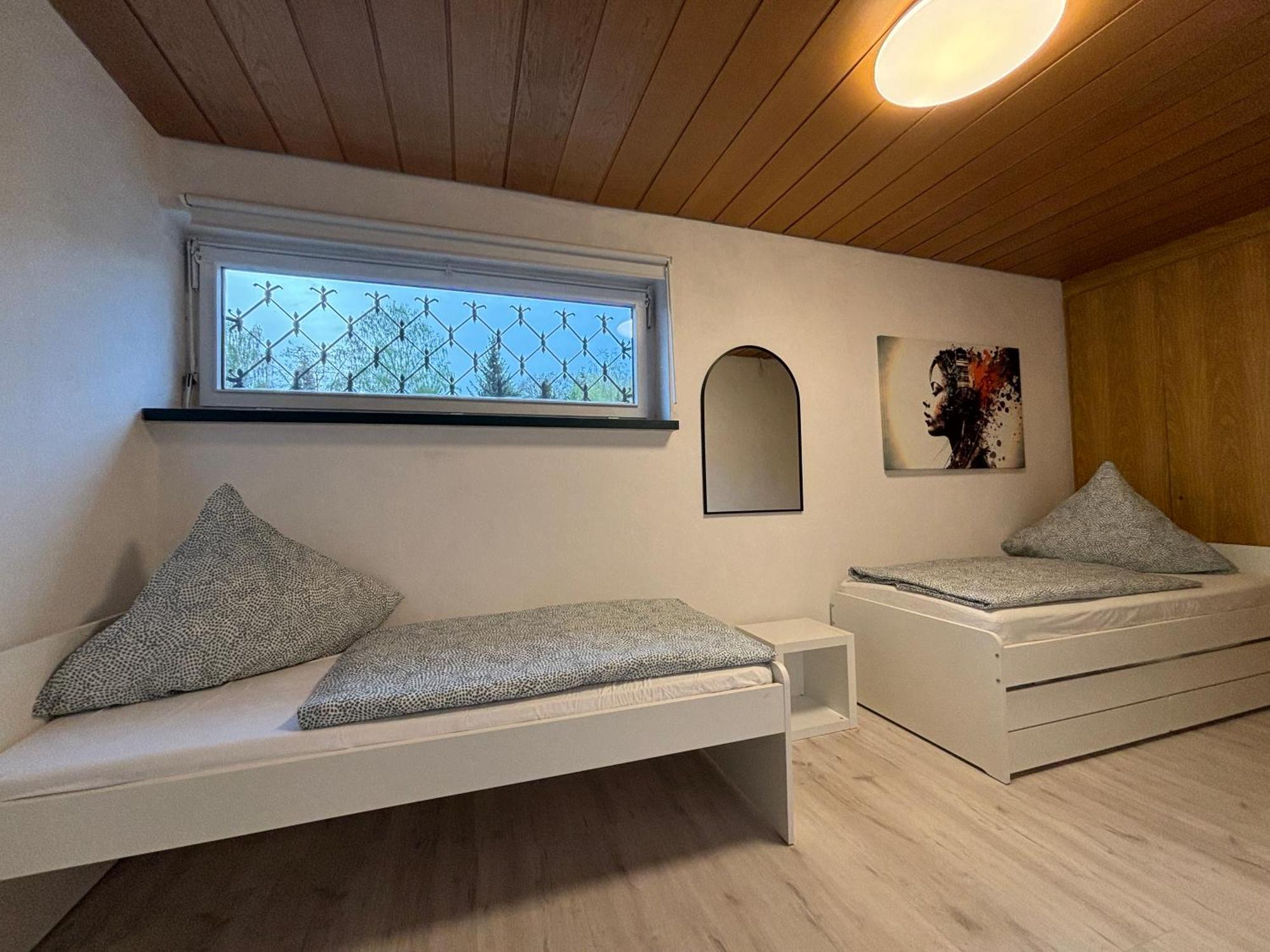 140Qm - 4 Zimmer- Parkplatz - Autobahn - Blauer See - Mallibase Apartments Garbsen Εξωτερικό φωτογραφία